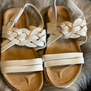 Cat & Jack Girls size 4 White Sandals